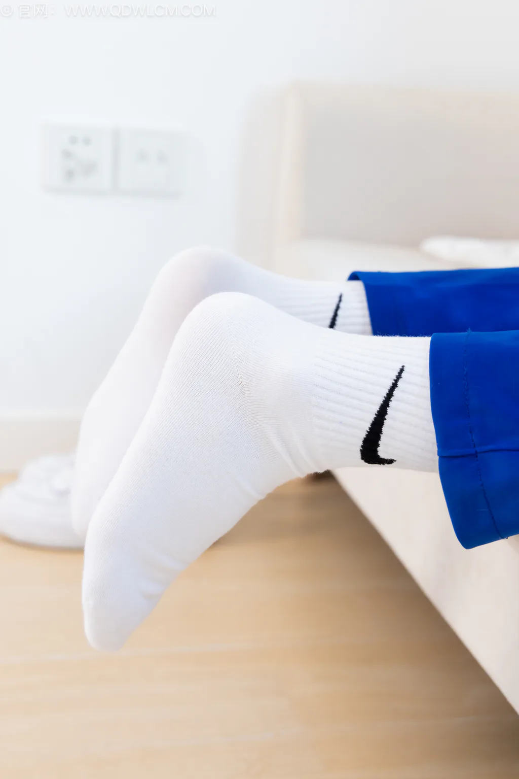 图片[6]-勿恋传媒 NO.2576 萌萌-板鞋、白棉袜、裸足、校服[153P]-草丛看图