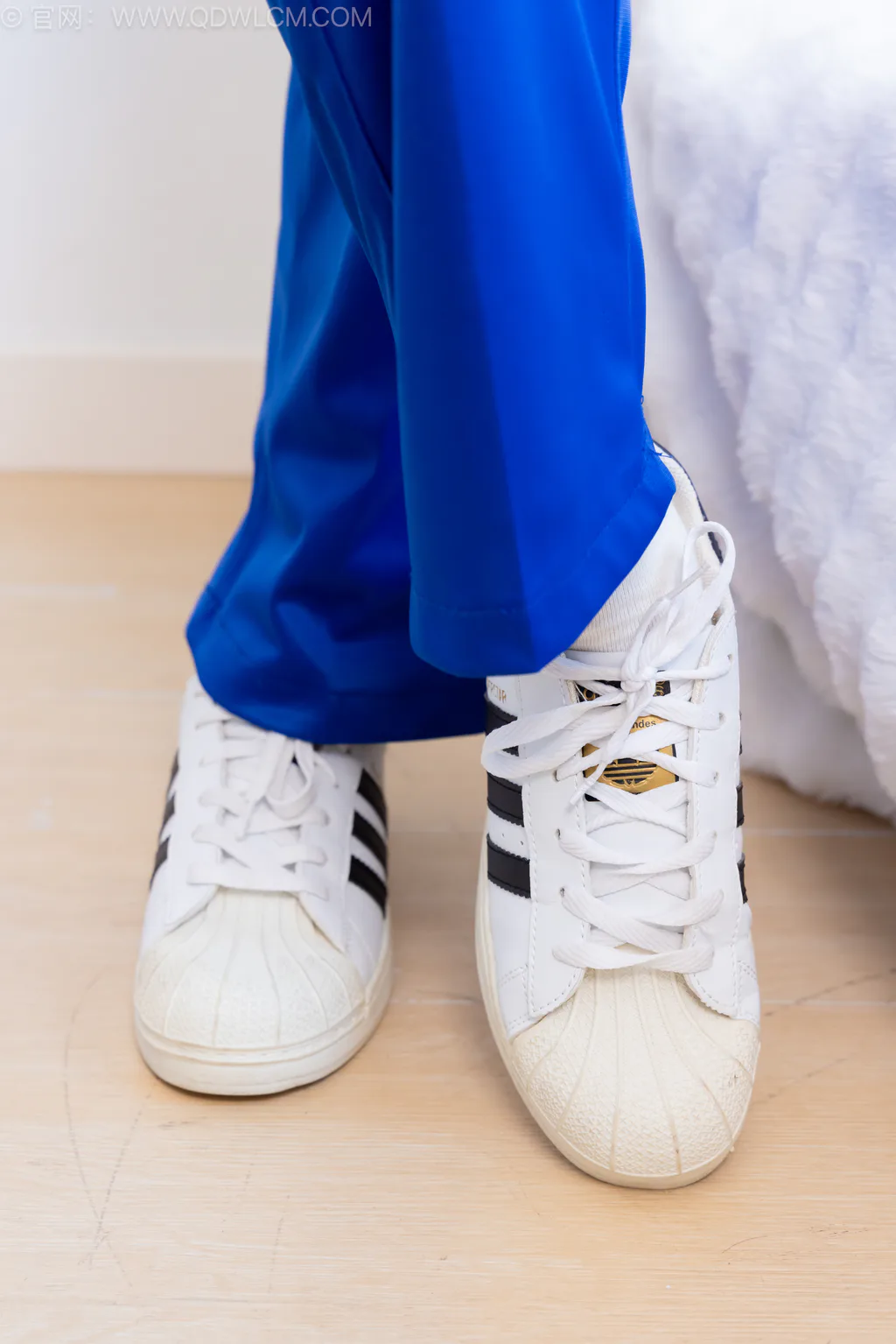 图片[5]-精选勿恋传媒 NO.2579 青提-板鞋、白棉袜、裸足、校服[150P]-草丛看图