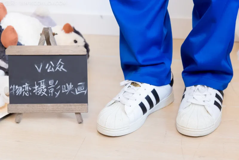 精选勿恋传媒 NO.2579 青提-板鞋、白棉袜、裸足、校服[150P]-草丛看图