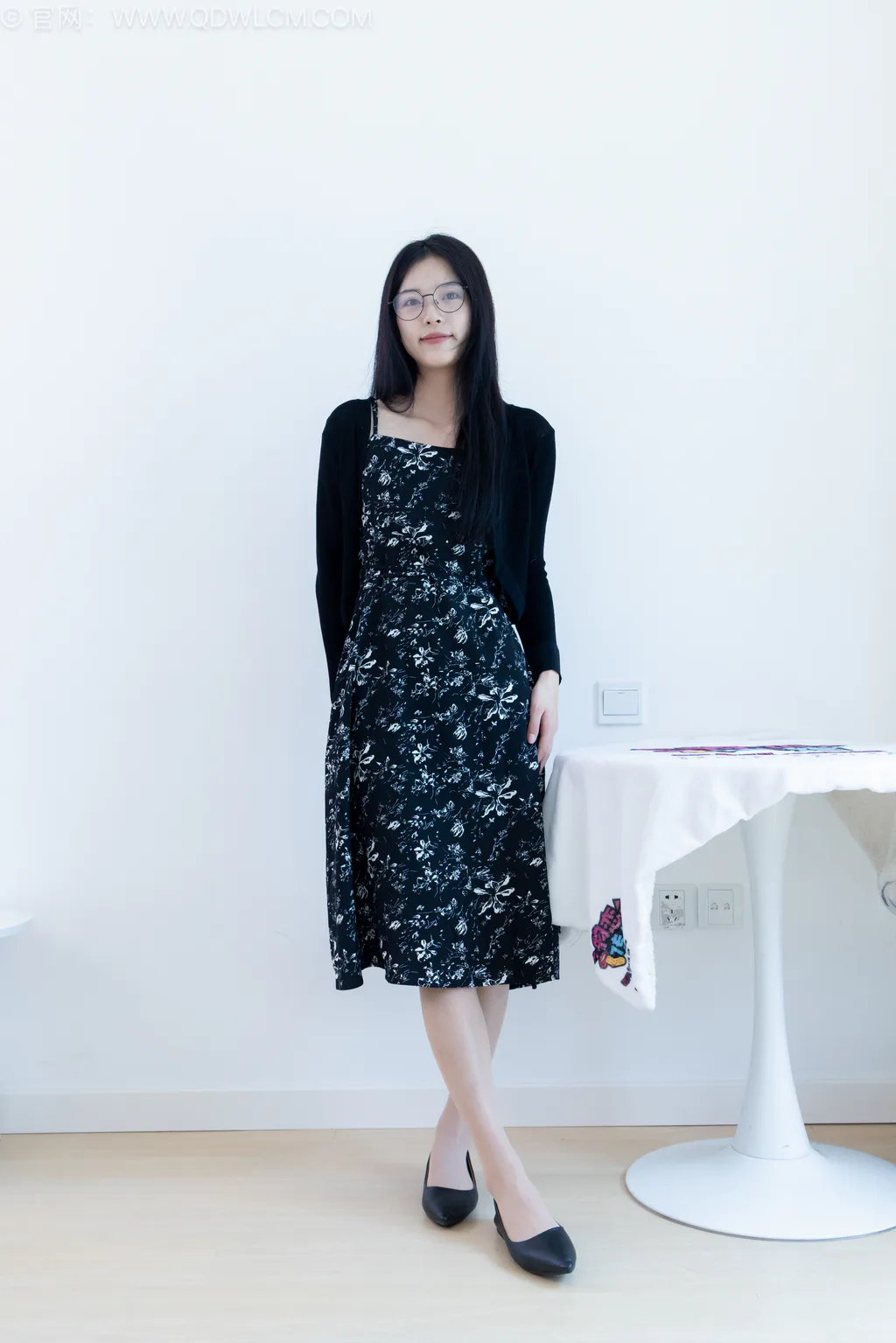 图片[2]-精选勿恋传媒 NO.2580 茯苓-平底鞋、薄肉丝、裸足[150P]-草丛看图