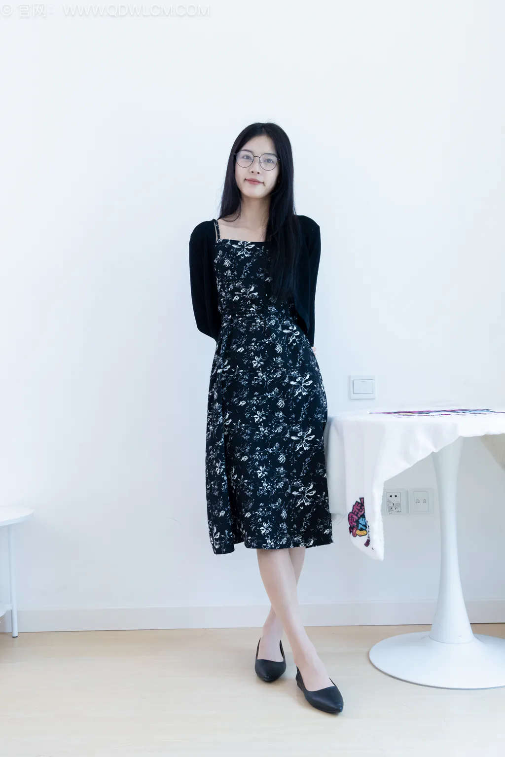 图片[3]-精选勿恋传媒 NO.2580 茯苓-平底鞋、薄肉丝、裸足[150P]-草丛看图