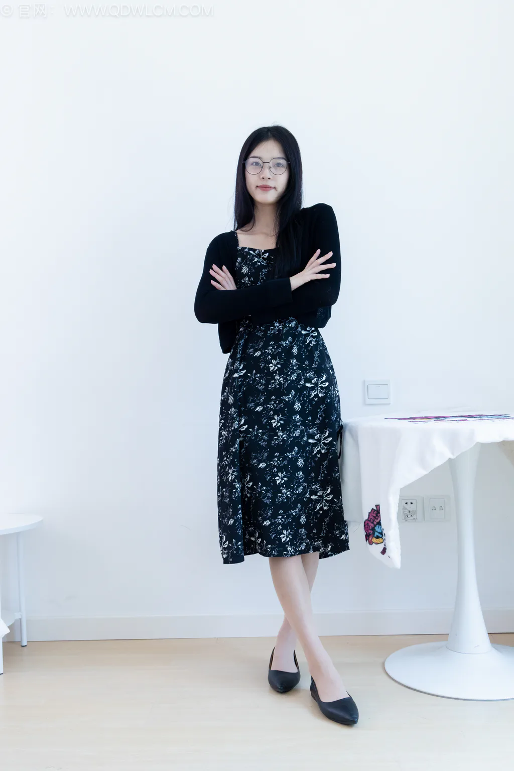 图片[4]-精选勿恋传媒 NO.2580 茯苓-平底鞋、薄肉丝、裸足[150P]-草丛看图