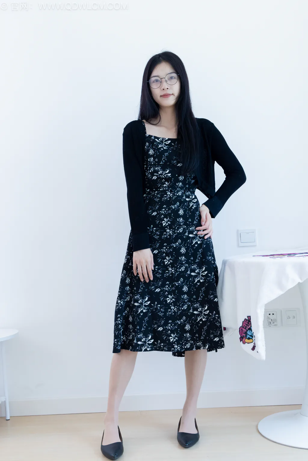 图片[5]-精选勿恋传媒 NO.2580 茯苓-平底鞋、薄肉丝、裸足[150P]-草丛看图