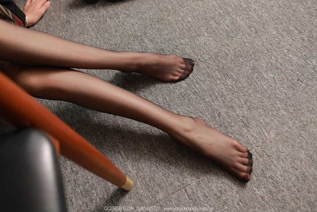 图片[7]-[IESS异思趣向] 2025.11.10 丝享家2206：团团《黑丝jk（下）》[84P]-草丛看图