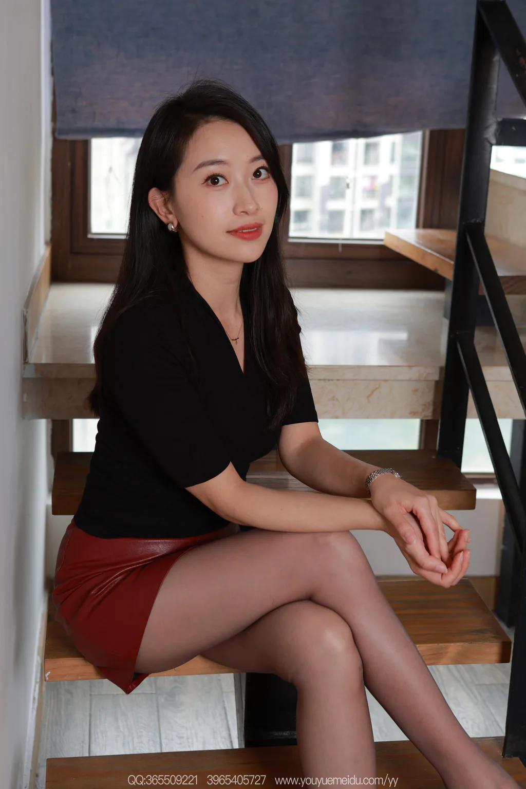 图片[8]-精选[IESS异思趣向] 2025.11.12 丝享家2208：小婕《红色小皮裙》[90P]-草丛看图