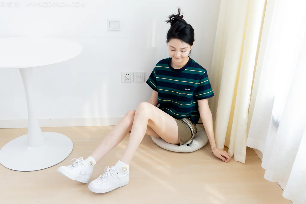 图片[7]-精选勿恋传媒 NO.2581 小熊-板鞋、白棉袜、裸足[150P]-草丛看图