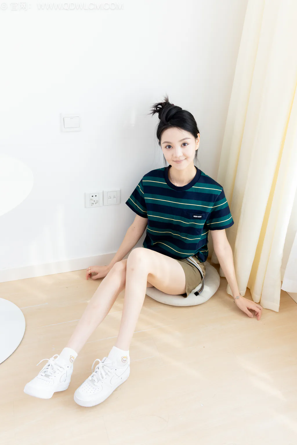 图片[8]-精选勿恋传媒 NO.2581 小熊-板鞋、白棉袜、裸足[150P]-草丛看图