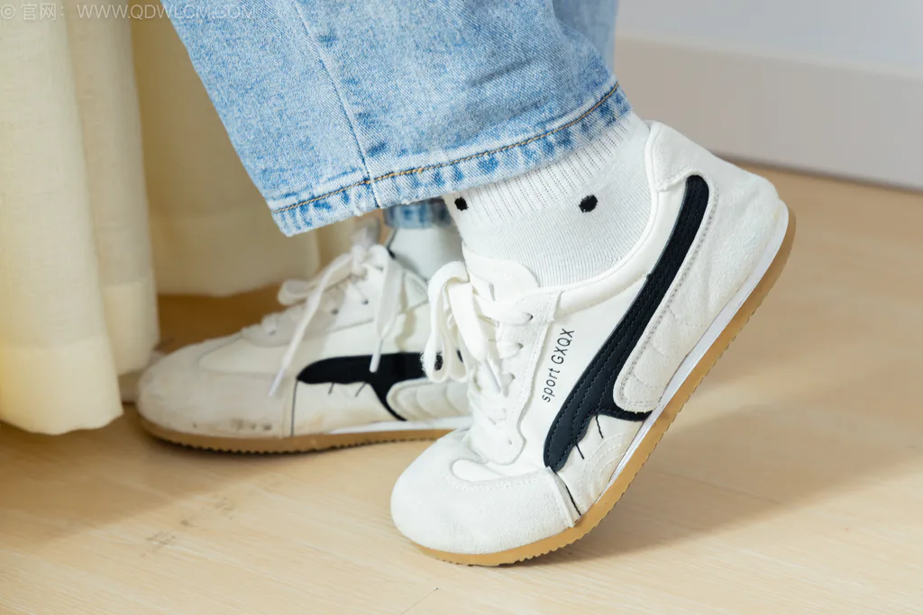 图片[2]-精选勿恋传媒 NO.2585 小爱-运动鞋、白棉袜、薄黑丝、厚肉丝[149P]-草丛看图