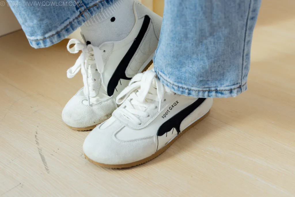 图片[3]-精选勿恋传媒 NO.2585 小爱-运动鞋、白棉袜、薄黑丝、厚肉丝[149P]-草丛看图