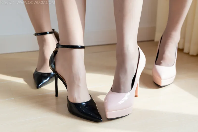 精选勿恋传媒 NO.2589 菜菜&岚岚-高跟鞋、油亮薄灰丝、油亮薄肉丝[182P]-草丛看图