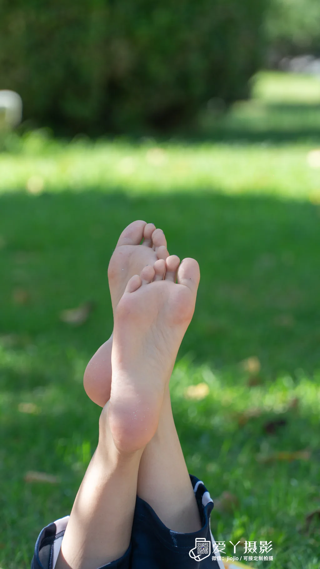 图片[3]-精选爱丫摄影 001 不良少女（草坪校服學姐展嫩足）[128P]-草丛看图