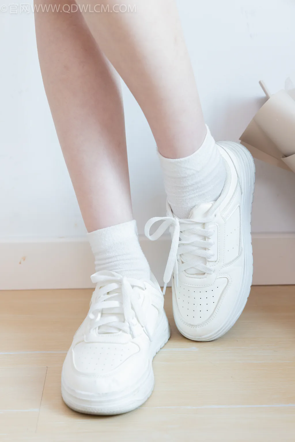 图片[5]-精选勿恋传媒 NO.2595 水密桃-板鞋、白棉袜、裸足[161P]-草丛看图