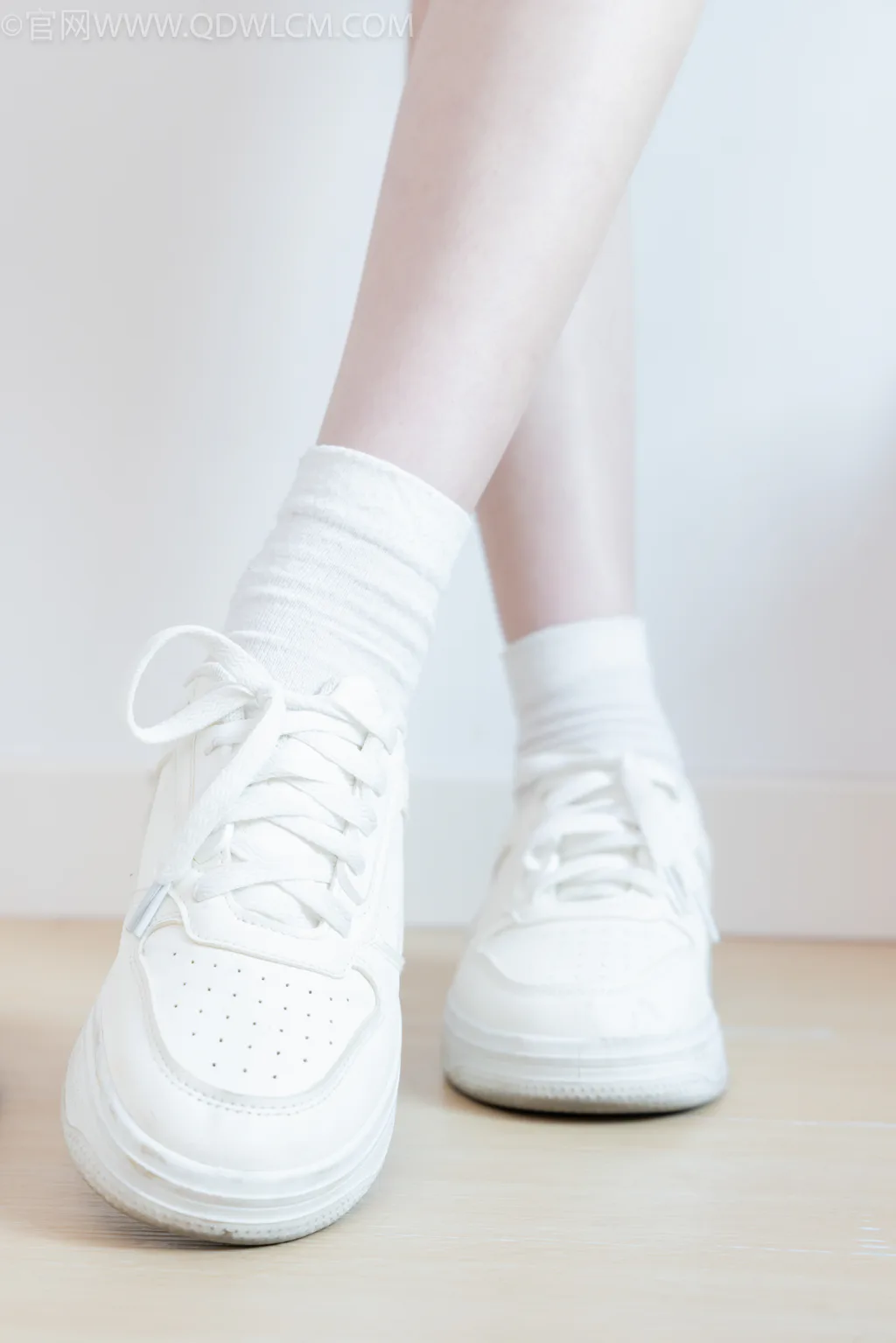 图片[6]-精选勿恋传媒 NO.2595 水密桃-板鞋、白棉袜、裸足[161P]-草丛看图