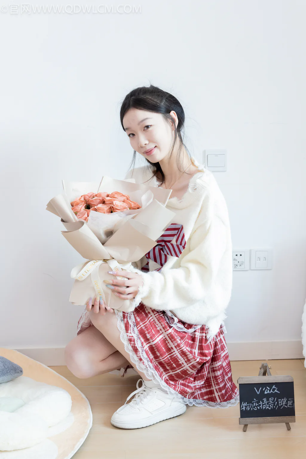 图片[7]-精选勿恋传媒 NO.2595 水密桃-板鞋、白棉袜、裸足[161P]-草丛看图