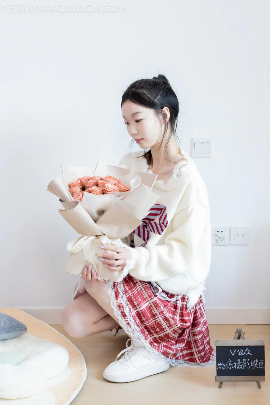 图片[8]-精选勿恋传媒 NO.2595 水密桃-板鞋、白棉袜、裸足[161P]-草丛看图