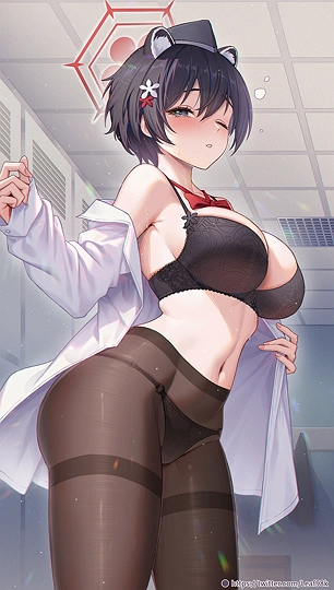 【ブルアカ】春日ツバキ-草丛看图