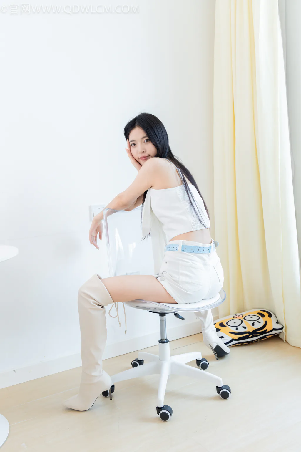 图片[2]-精选勿恋传媒 NO.2599 茯苓-高跟长靴、白棉袜、裸足[177P]-草丛看图