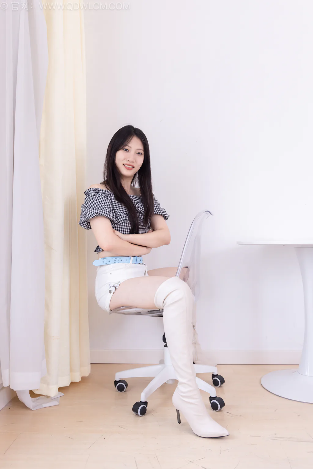 图片[2]-精选勿恋传媒 NO.2601 奶糖-高跟长靴、白棉袜、裸足[185P]-草丛看图