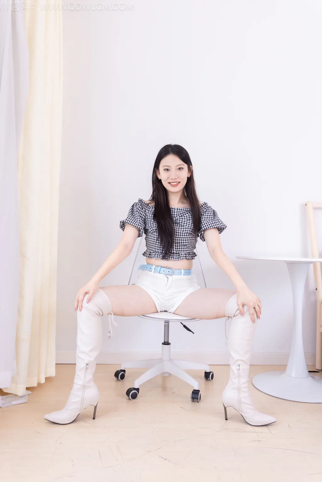 图片[4]-精选勿恋传媒 NO.2601 奶糖-高跟长靴、白棉袜、裸足[185P]-草丛看图