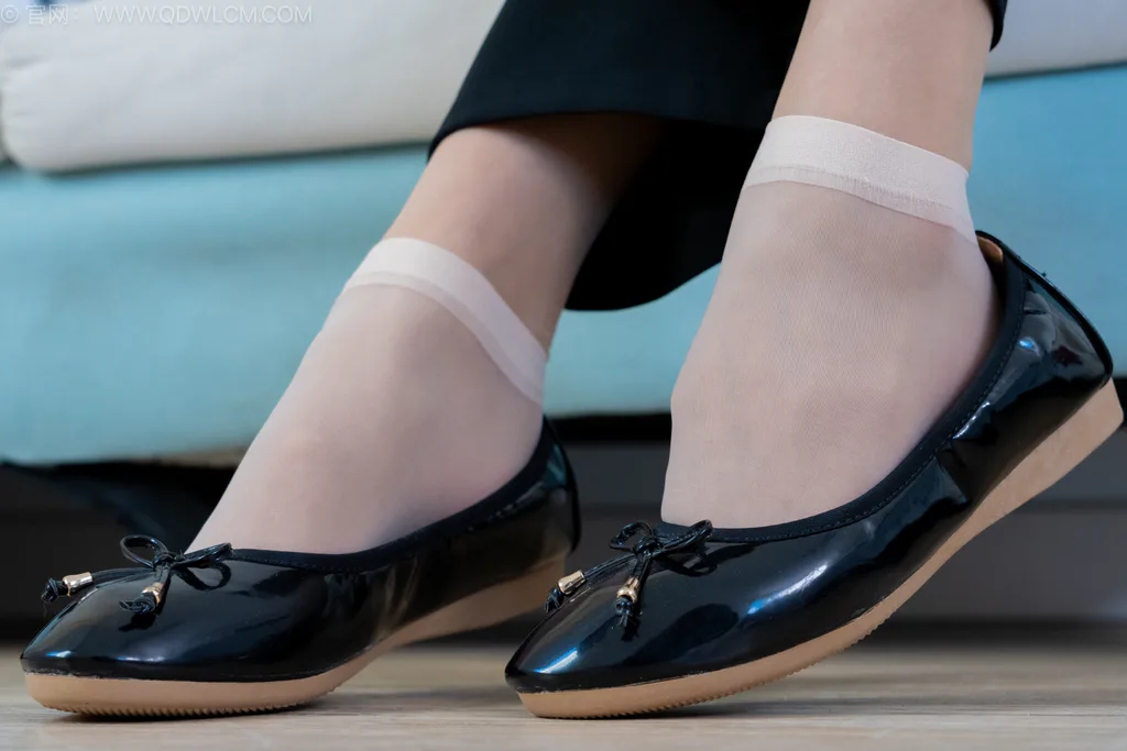 图片[3]-精选勿恋传媒 NO.2603 茯苓-平底鞋、短肉丝、短黑丝、薄肉丝、银行至服[230P]-草丛看图