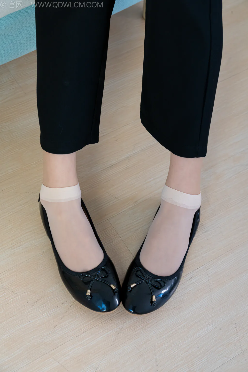 图片[6]-精选勿恋传媒 NO.2603 茯苓-平底鞋、短肉丝、短黑丝、薄肉丝、银行至服[230P]-草丛看图