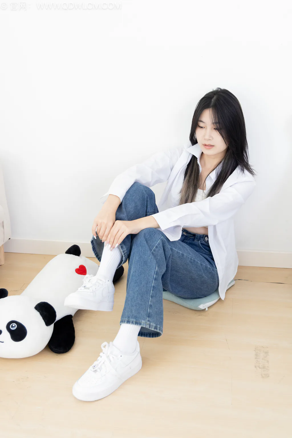 图片[3]-精选勿恋传媒 NO.2604 贝壳-板鞋、纯白高筒棉袜、裸足[155P]-草丛看图