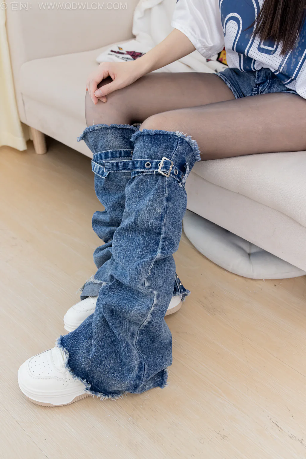 图片[3]-精选勿恋传媒 NO.2605 菜菜-板鞋、油亮薄黑丝、牛仔裤、裤里丝[150P]-草丛看图