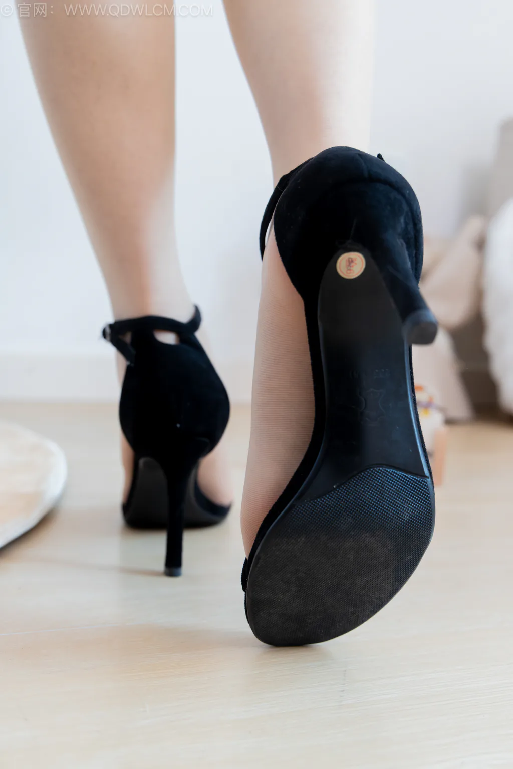 图片[2]-精选勿恋传媒 NO.2606 青提-三双高跟鞋、薄肉丝、裸足[154P]-草丛看图