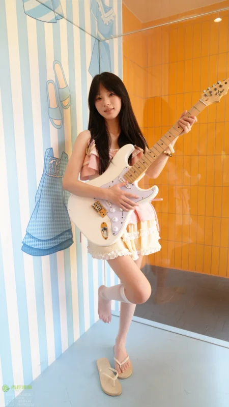 精选青柠映画 NO.087 阿慌 女明星人字拖[110P]-草丛看图