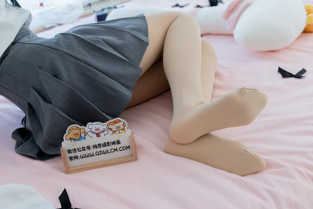 图片[4]-精选勿恋传媒 NO.2614 青提-板鞋、厚肉丝[163P]-草丛看图