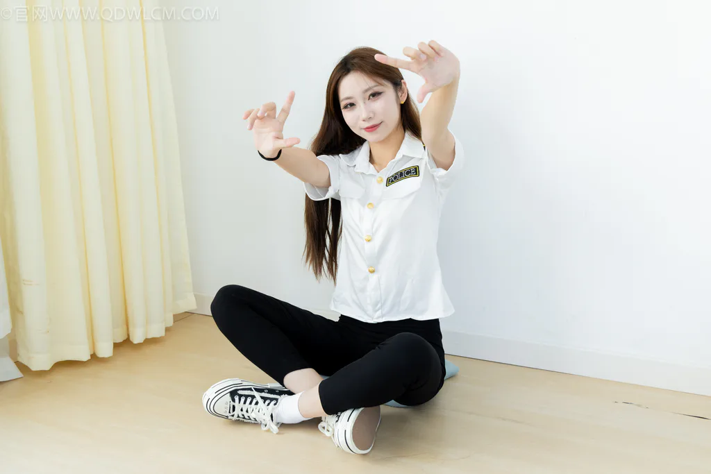 图片[3]-精选勿恋传媒 NO.2615 泡泡-帆布鞋、白棉袜[155P]-草丛看图