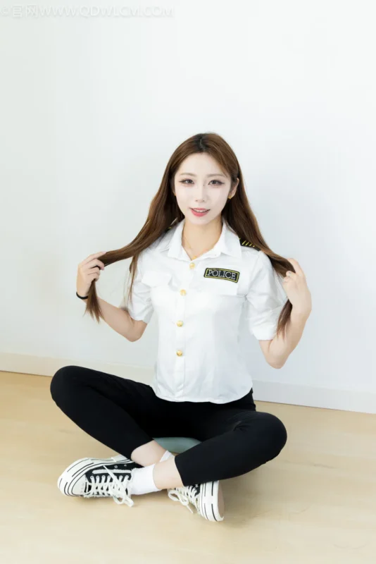 精选勿恋传媒 NO.2615 泡泡-帆布鞋、白棉袜[155P]-草丛看图