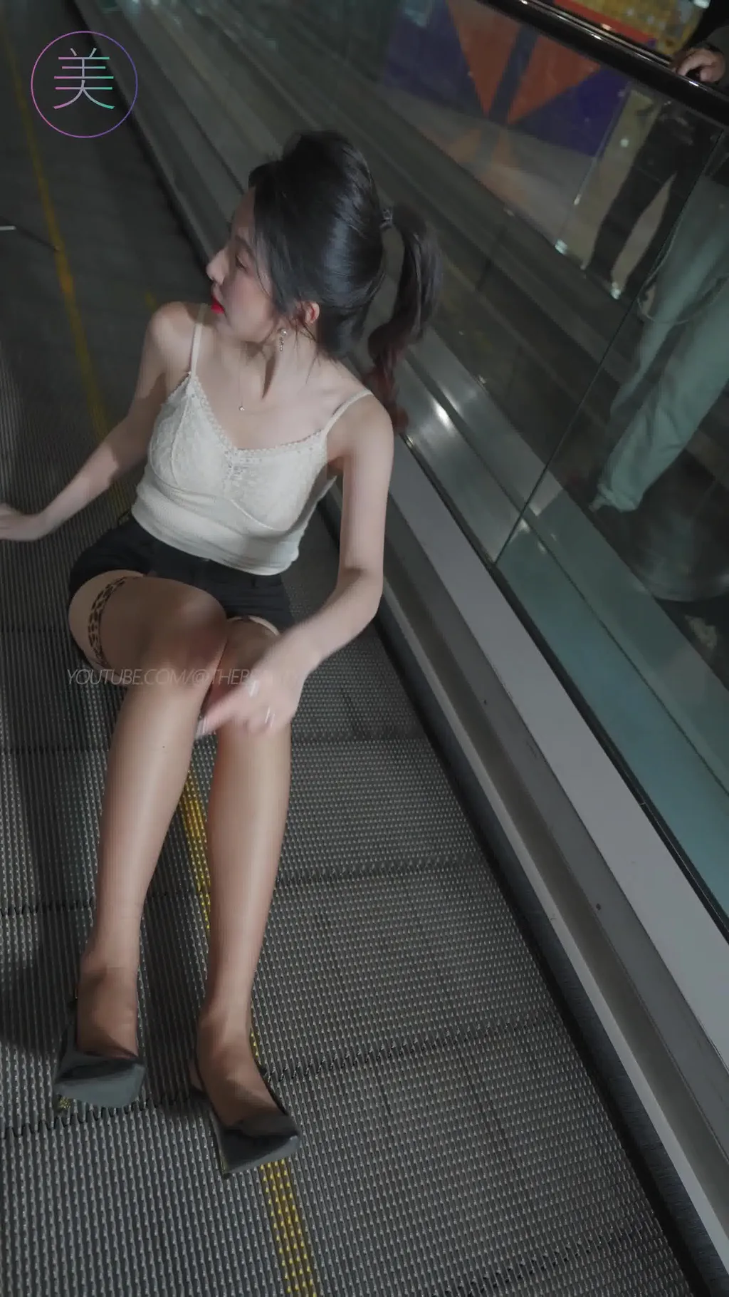 图片[1]-精选NO.1609 2024 广州车展 网荭美女车模 beautyleg LOOKBOOK 65[30P]-草丛看图