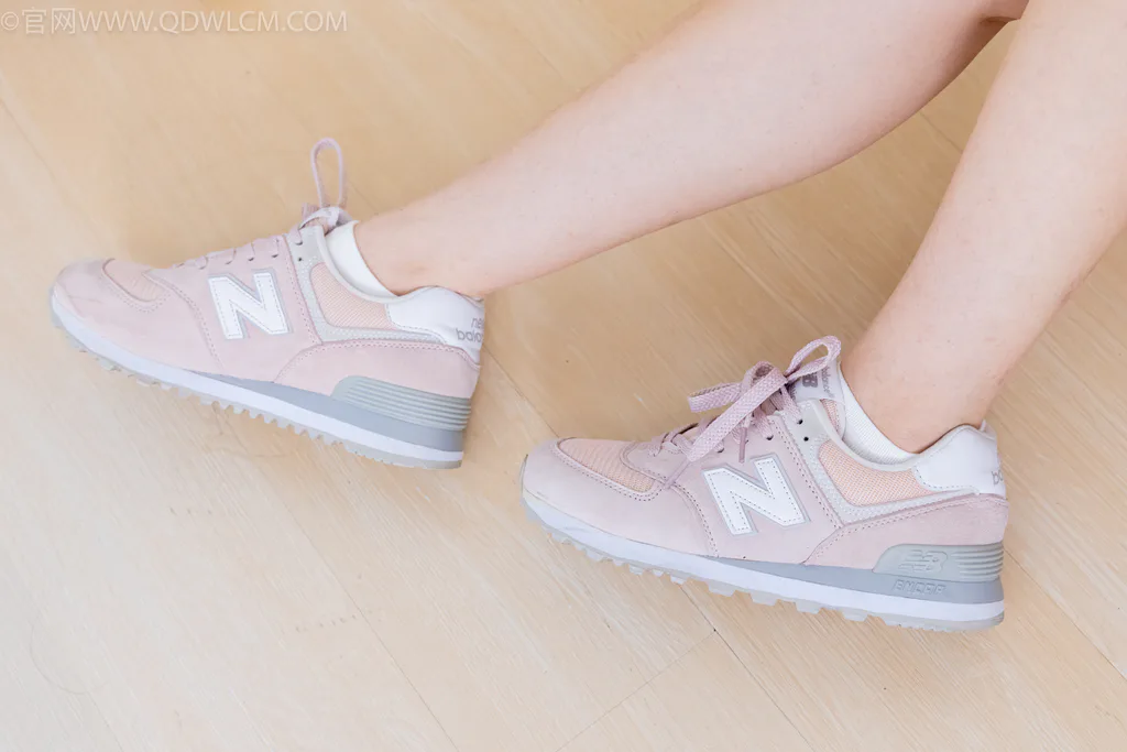 图片[7]-精选勿恋传媒 NO.2550 泡泡-运动鞋、皮鞋、两双白棉袜、裸足[204P]-草丛看图