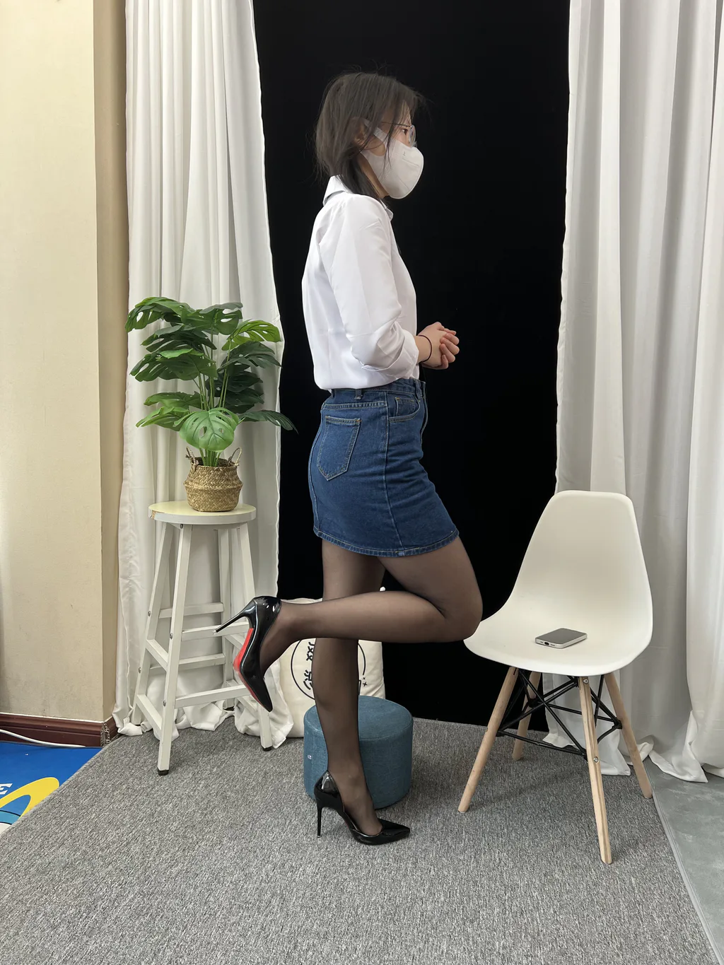 图片[3]-精选三禾摄影 NO.048 牛仔裙 黑丝 高跟[137P]-草丛看图