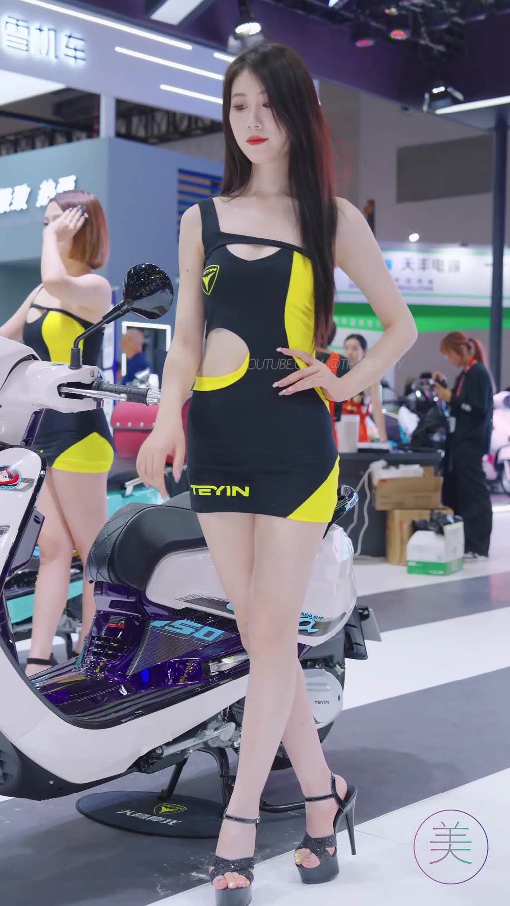 图片[1]-精选NO.1519 2024 重庆摩博会机车展 Racing Model LOOKBOOK 35[30P]-草丛看图