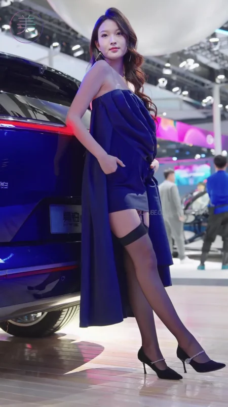 精选NO.1605 2024 广州车展 网荭美女车模 beautyleg LOOKBOOK 61[30P]-草丛看图