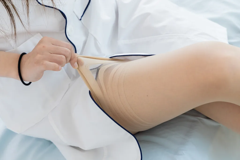 图片[3]-精选勿恋传媒 NO.2539 泡泡-高跟凉鞋、薄肉丝大腿袜、互士服[150P]-草丛看图