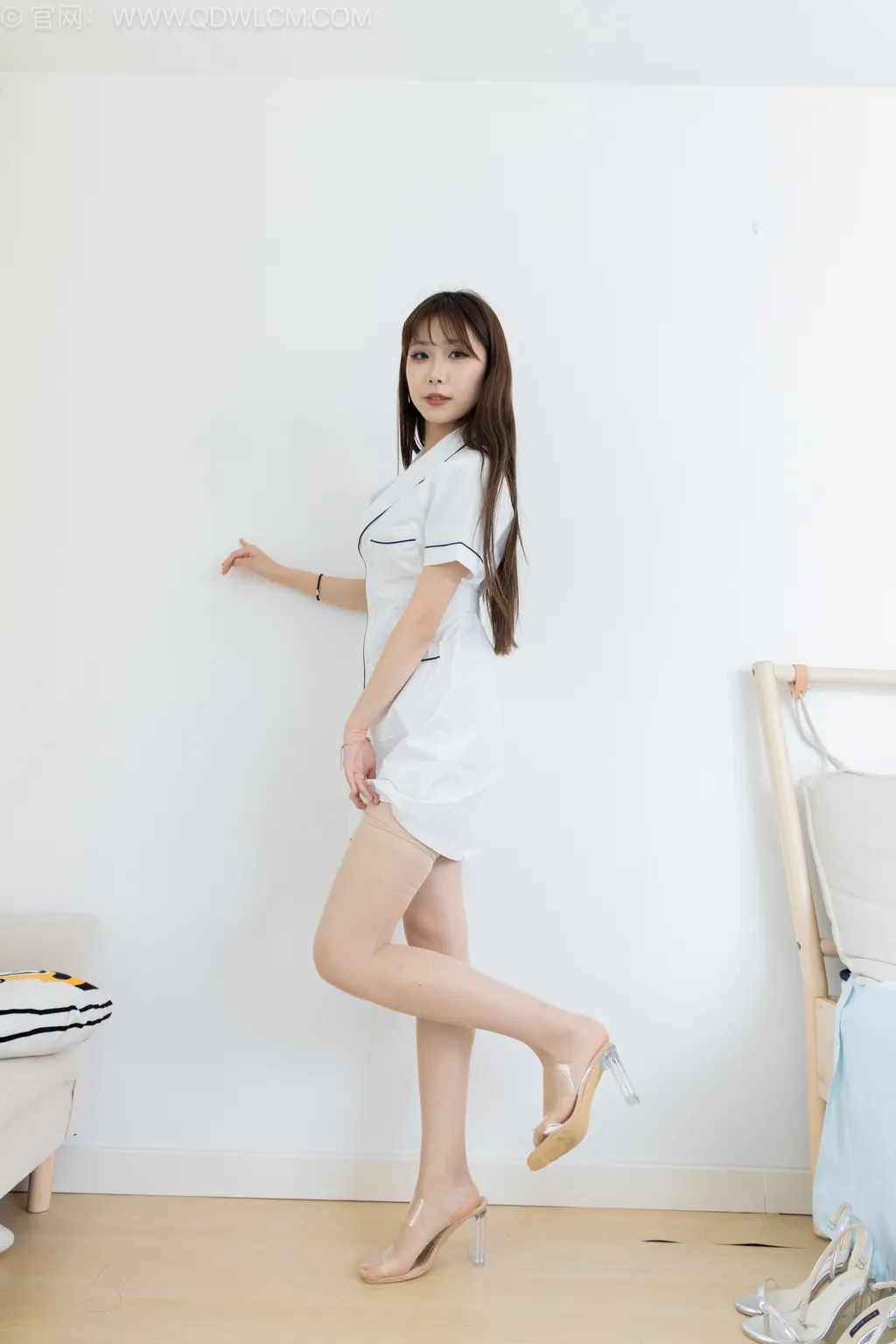 图片[4]-精选勿恋传媒 NO.2539 泡泡-高跟凉鞋、薄肉丝大腿袜、互士服[150P]-草丛看图