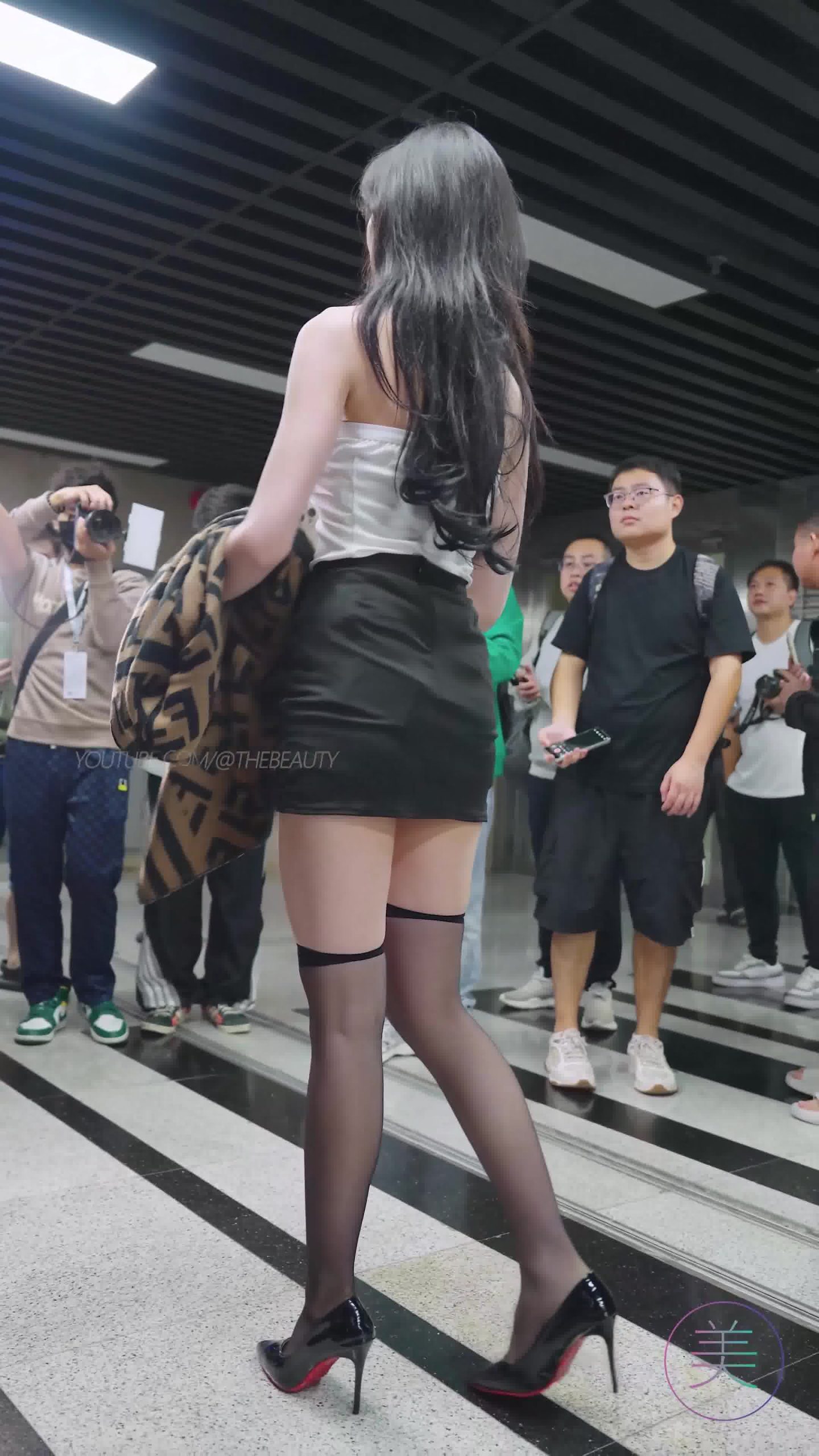 图片[7]-精选NO.1595 2024 广州车展 网荭美女车模[30P]-草丛看图