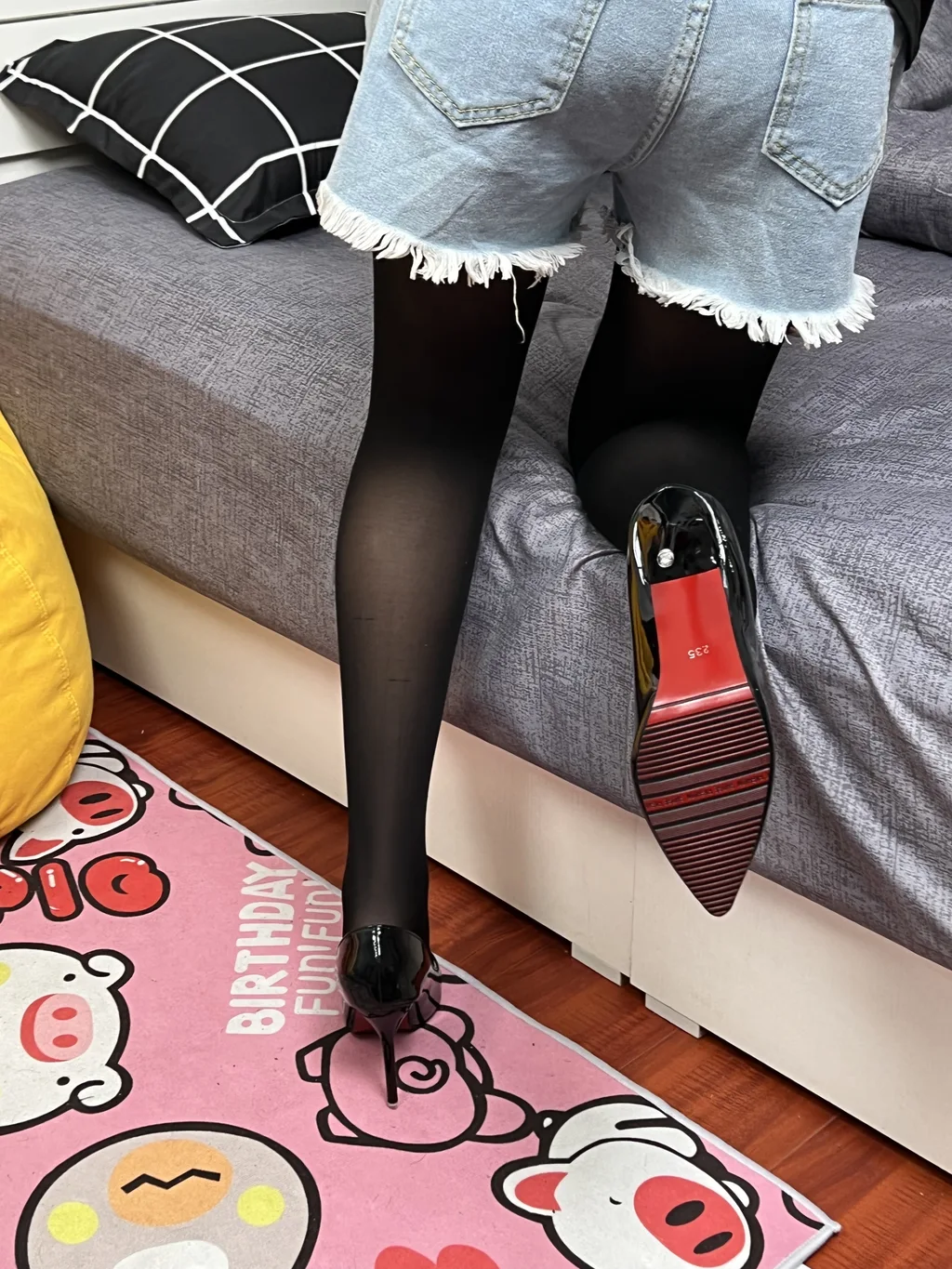 图片[4]-精选三禾摄影 NO.044 牛仔短裤 黑丝 高跟[156P]-草丛看图