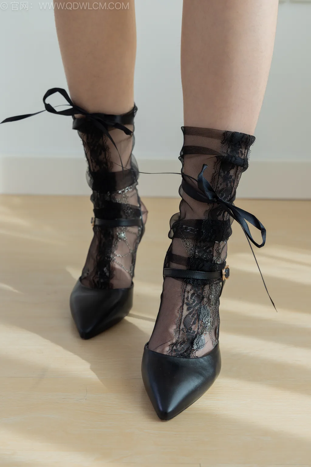 图片[6]-精选勿恋传媒 NO.2543 菜菜-高跟鞋、蕾SI短黑丝、裸足、银色脚链[150P]-草丛看图