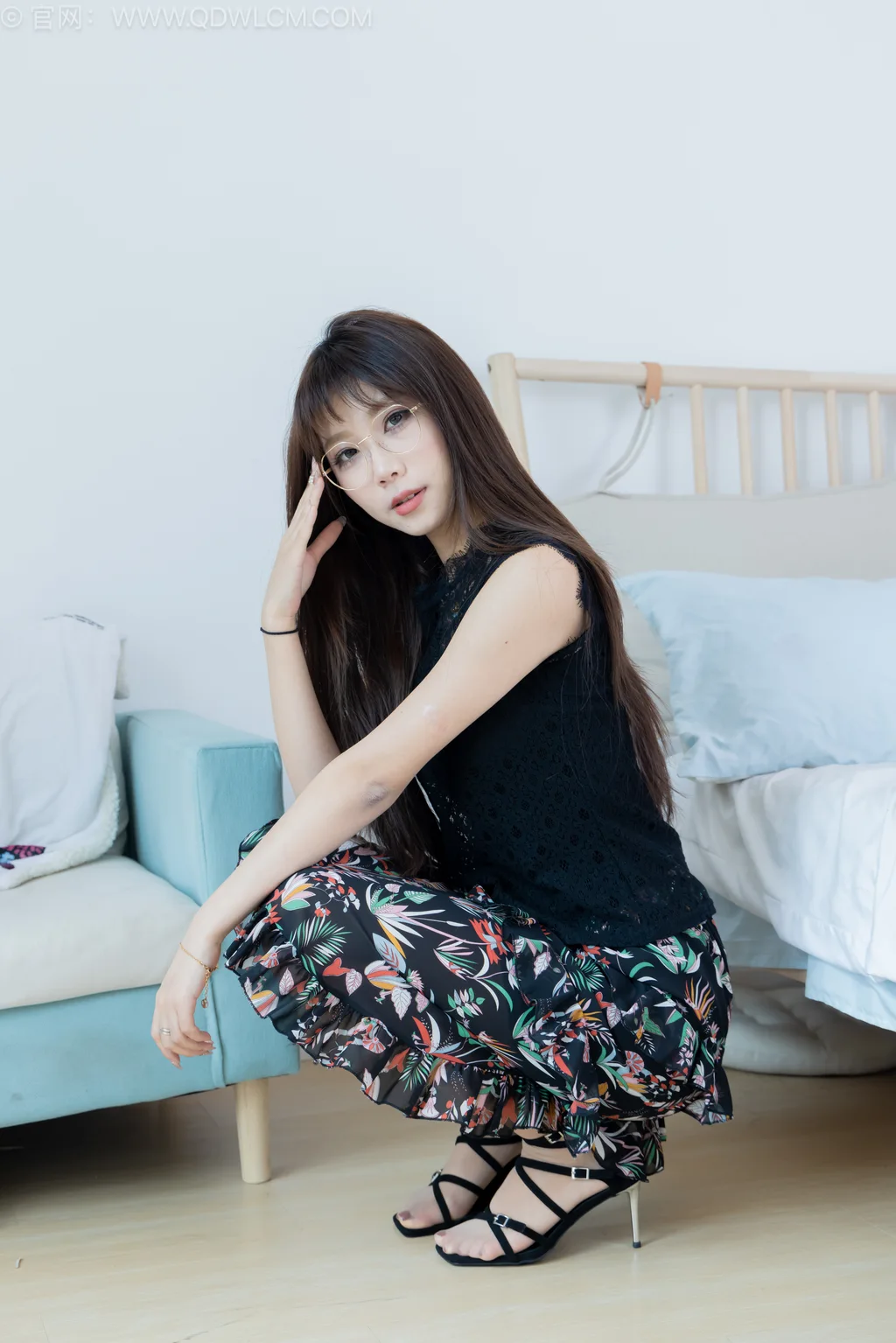 图片[2]-精选勿恋传媒 NO.2546 泡泡-高跟鞋、薄肉丝、裸足[170P]-草丛看图