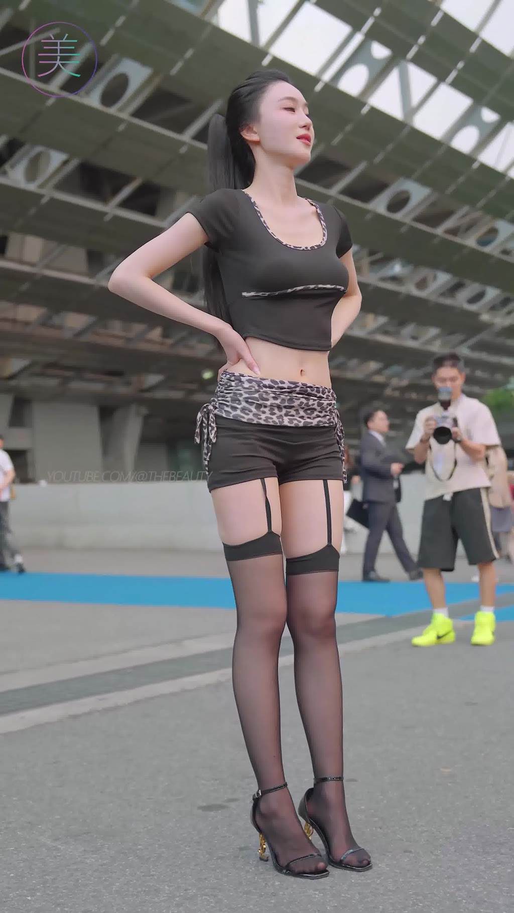 图片[2]-精选NO.1590 2024 广州车展 网荭美女车模 beautyleg LOOKBOOK 46[30P]-草丛看图