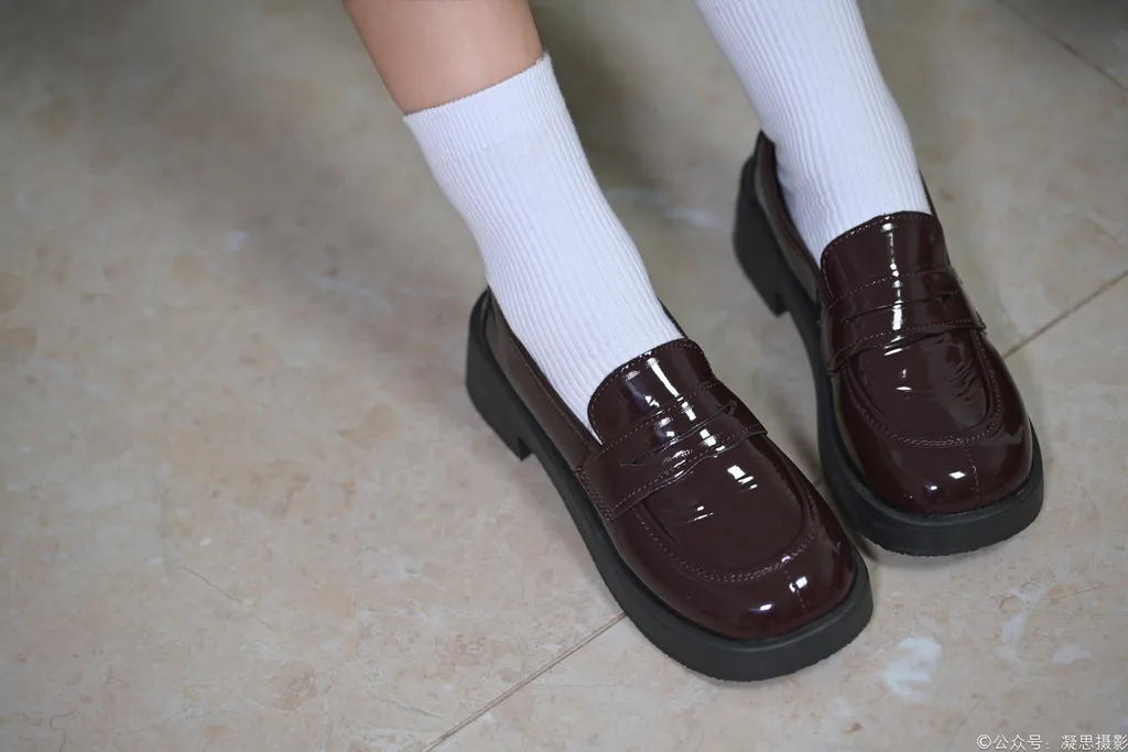 图片[1]-精选凝思摄影 NO.050 沅沅-连衣裙、短白袜、小皮鞋[145P]-草丛看图