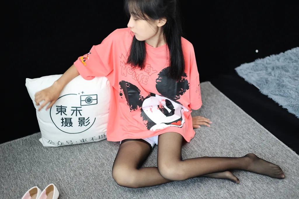 图片[1]-精选三禾摄影 NO.043 休闲短裤 黑丝 平底鞋[193P]-草丛看图