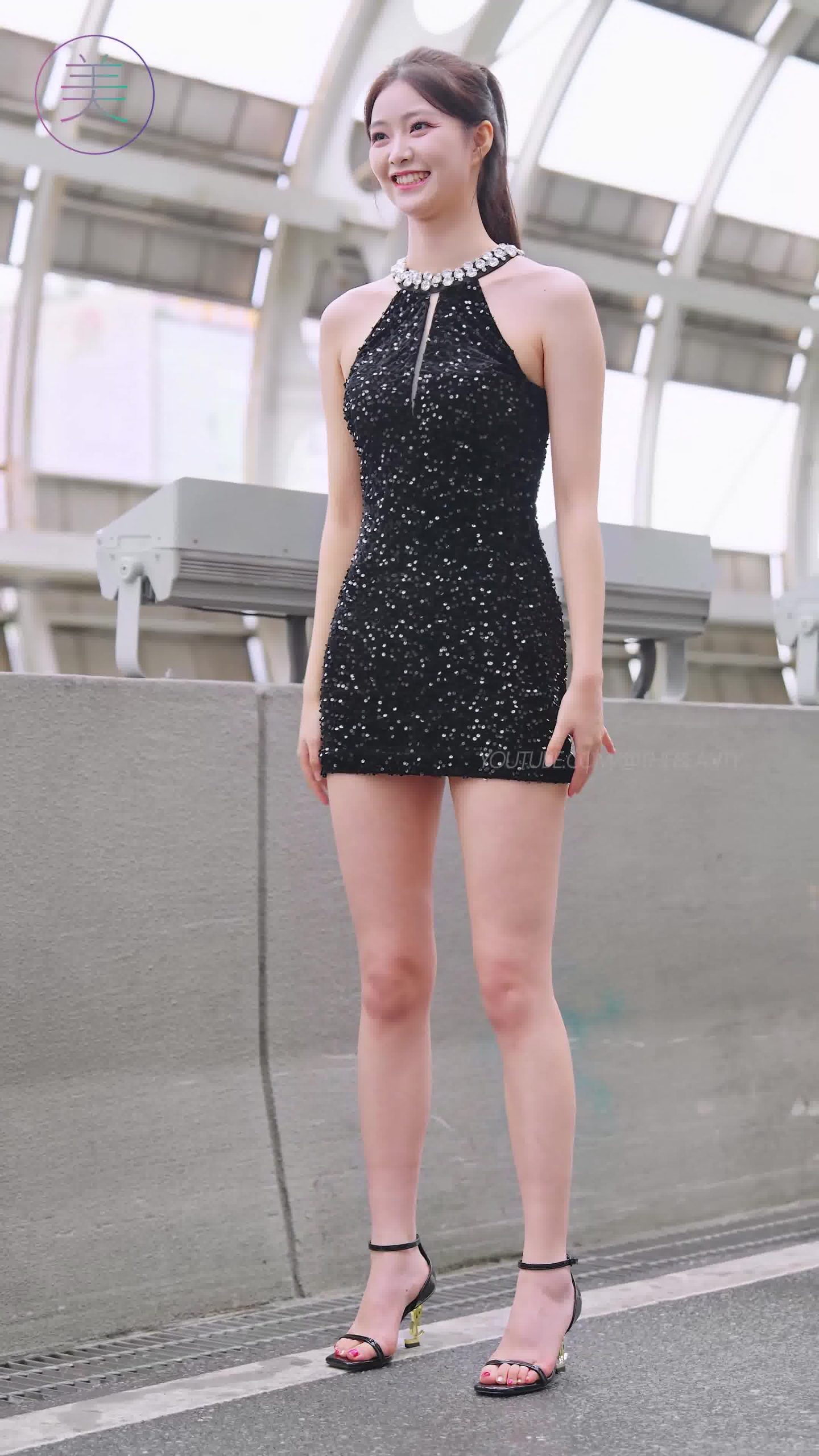 图片[2]-精选NO.1596 2024 广州车展 网荭美女车模 beautyleg LOOKBOOK 52[30P]-草丛看图