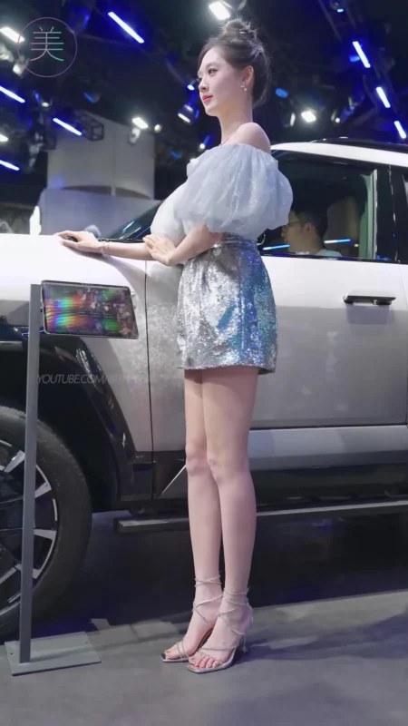 精选NO.1600 2024 广州车展 网荭美女车模 beautyleg LOOKBOOK 56[30P]-草丛看图