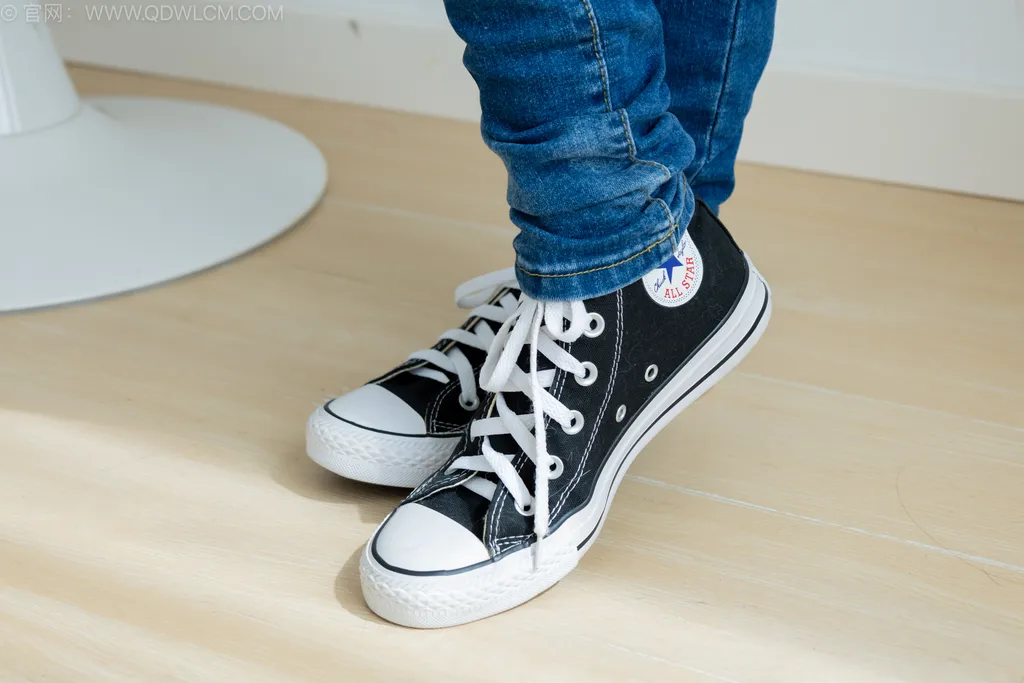 图片[3]-精选勿恋传媒 NO.2544 闪闪-帆布鞋、纯白棉袜、蓝色丝、裤里丝[160P]-草丛看图