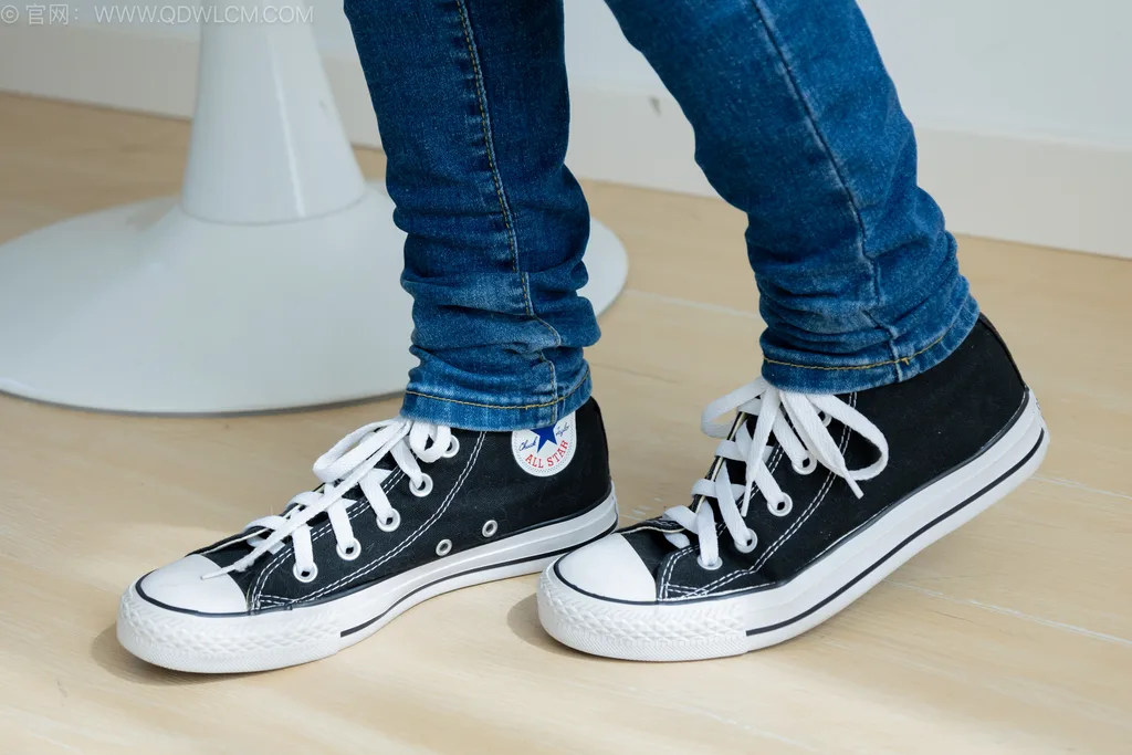 图片[5]-精选勿恋传媒 NO.2544 闪闪-帆布鞋、纯白棉袜、蓝色丝、裤里丝[160P]-草丛看图